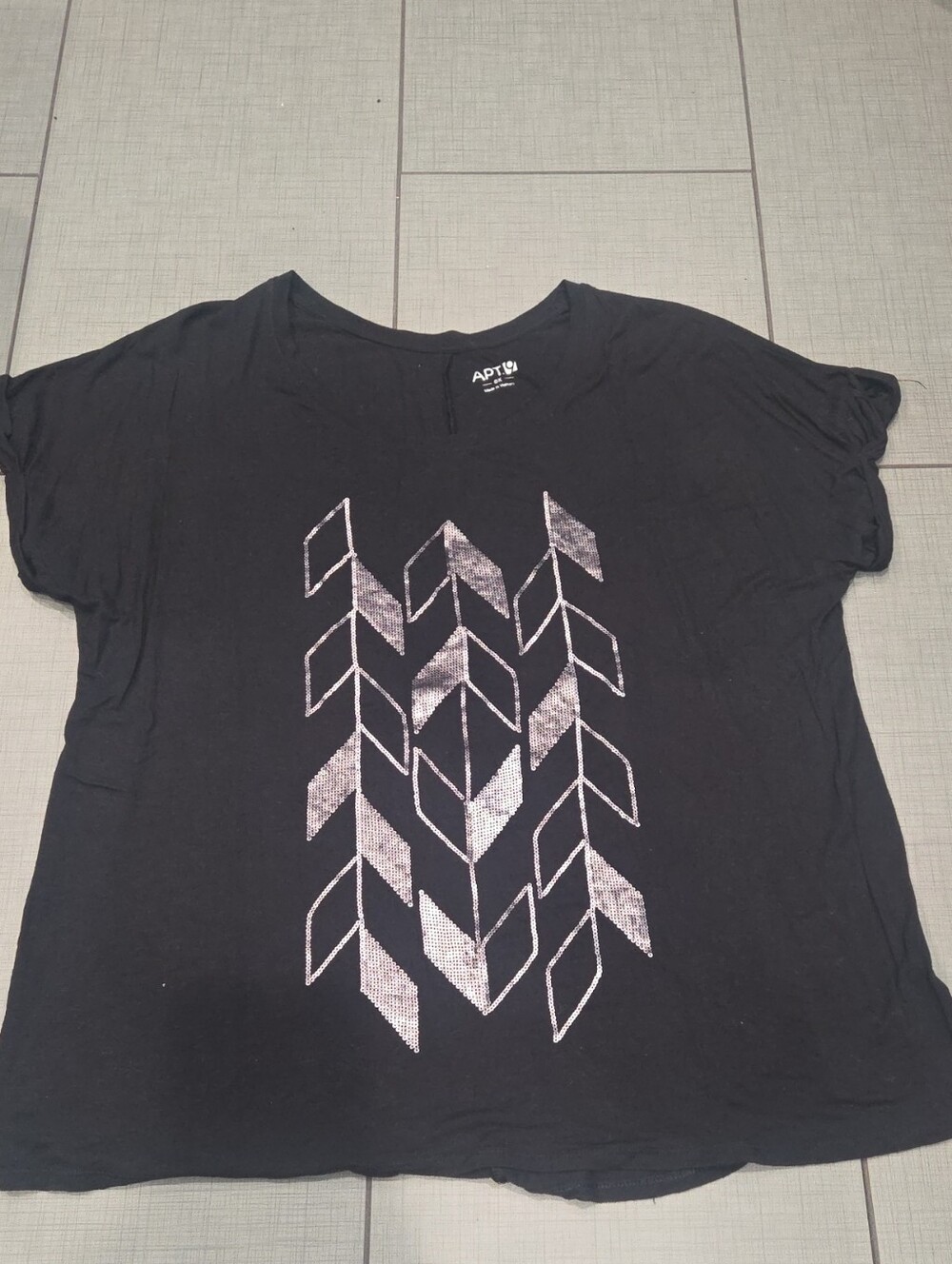 Apt. 9 Black Short Sleeve Top with Silver Sequin Geometric Print
